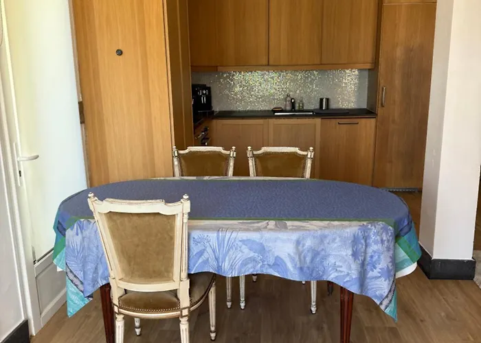 Magnifique Pieds Dans L Eau Jean Cap Ferrat *